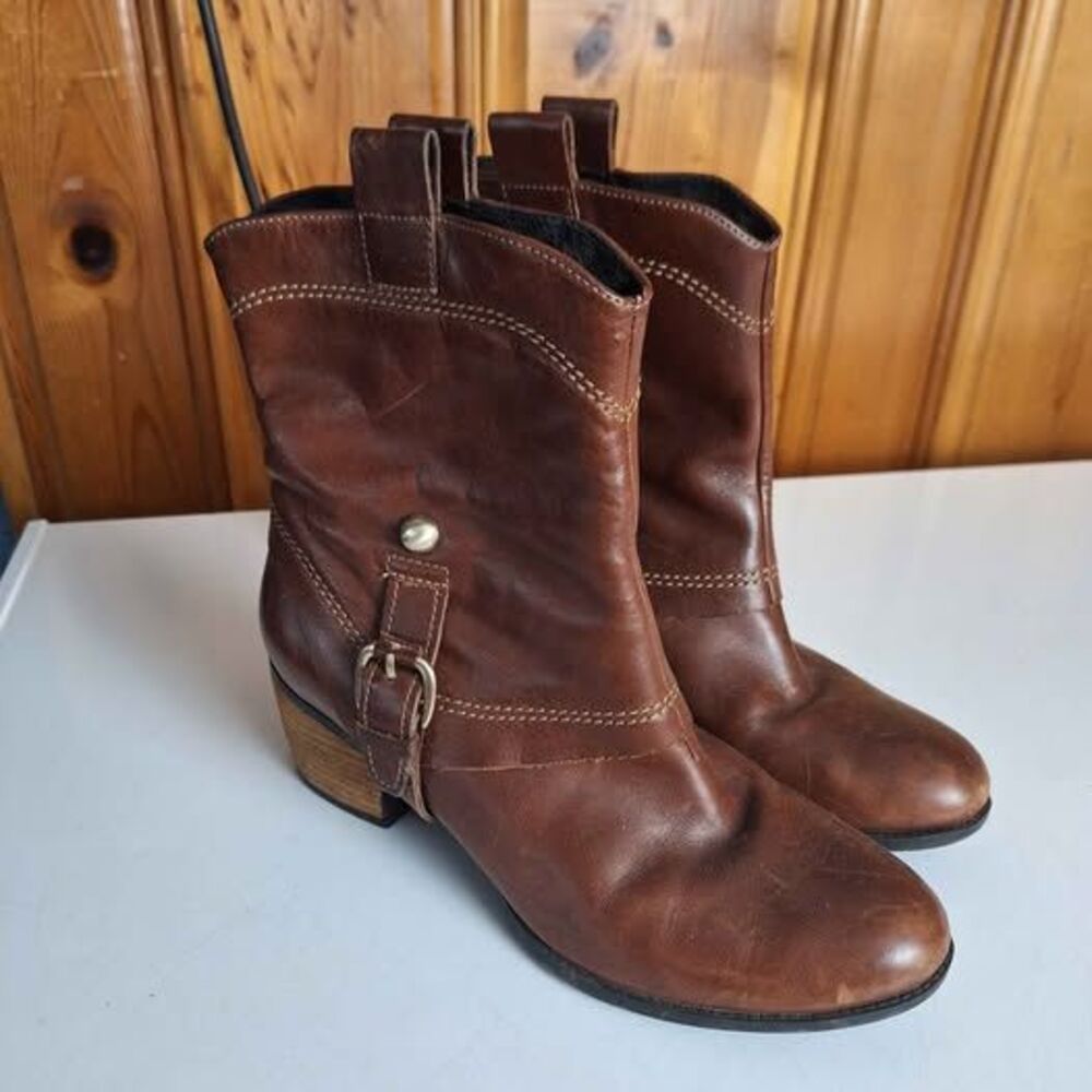Clarks Women's 7.5 Brown Boots